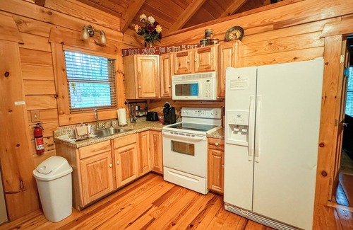Bismarck Cabin | Luxury cabin getaway on a 40 acre retreat
