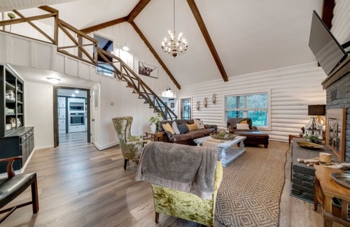 Fairfield Cabin | Luxury Cabin on 9.5acres, ready for your gatherings and retreats!