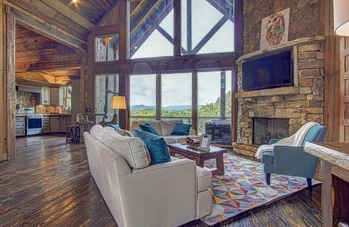Blue Ridge Cabin | Luxury Cabin with amazing sunsets! Close to Downtown Blue Ridge!