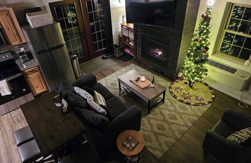 Ohiopyle Cabin | Luxury Cabin with Hot Tub Spa adjacent to 16,000 Acres of Gamelands