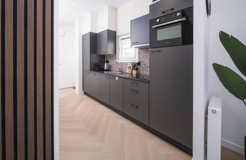 Loenen House | Luxury Cannenburch Deluxe with Hot Tub. Enjoy a hot tub, cozy outdoor space, and fully equipped kitchen.