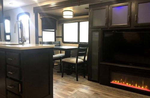 Dripping Springs House | Luxury Caravan Rental in Texas for Amazing Glamping Getaways