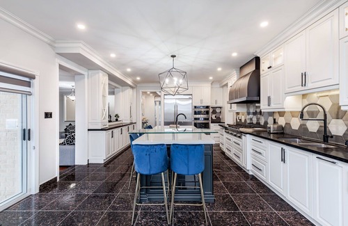 Brampton House | Luxury Castlemore Estate Spacious Lot With Parking