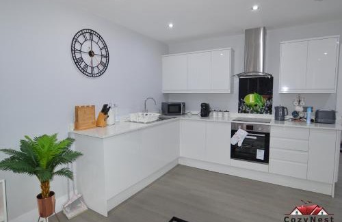 Reading City Centre Apartment | Luxury Central Self Contained Flat by CozyNest