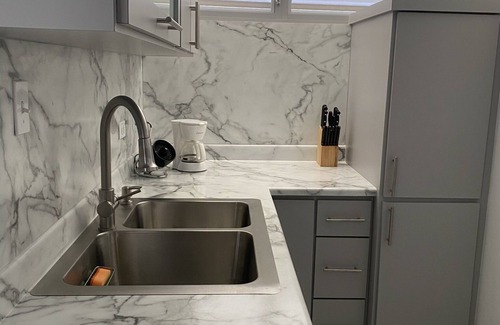 Camaceyes Apartment | Luxury centric 1 bedroom apt - 5 min from the beach