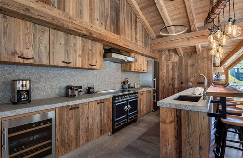 Le Fornet Ski Chalet | Luxury Chalet Near Ski Lifts with Wellness Area, Terrace, and Catering in Val-d'Isère