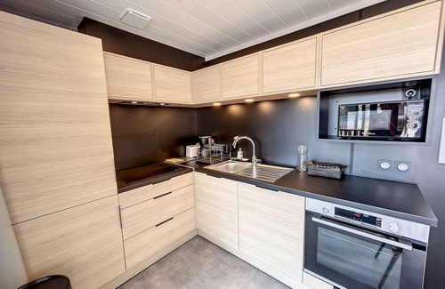 Jullouville Ski Chalet | Luxury Chalet with Heated Pool, 6 Guests, Near Beach & Shops, Free WiFi