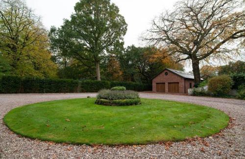 Knutsford House | Luxury Coach house next to woodland in Knutsford