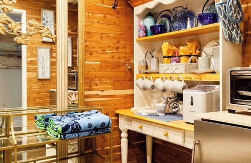 Henie Hills House | Luxury Coastal Retreat-PrivatePool, Spa & Yard-Dog-Friendly-5 Min to Beach
