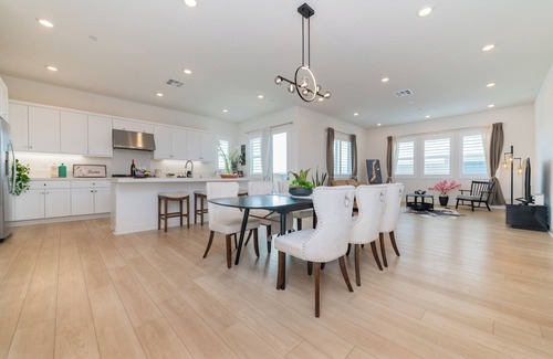 Irvine Condo | Luxury Condo 4 Bedrooms w/2 En-Suites WiFi,TV, Pool SPA in Irvine. Pet-Friendly!