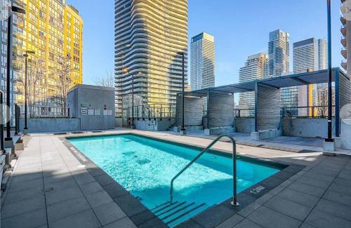 Bay Cloverhill Apartment | Luxury Condo on Bay Street