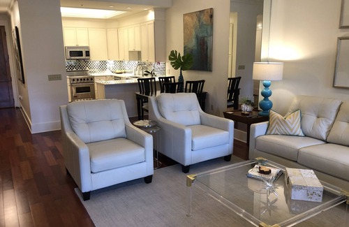 Oxford Condo | Luxury Condo on The Square + Private Balcony