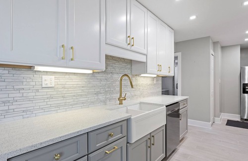 Crescent Beach Condo | Luxury Condo,-Steps to the Beach, Balcony, Ocean View + Pool
