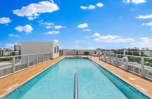 Bay Harbor Islands House | Luxury Condo with Rooftop Pool - 5-Min to Beach