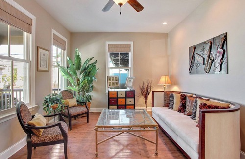 Irish Channel Bed & Breakfast | Luxury Contemporary 4Bdrm Home Heart Of Uptown Blocks From Magazine Shopping