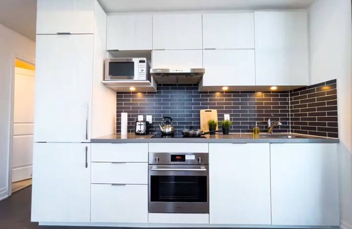 Markham Apartment | Luxury Corner View Penthouse Downtown Markham