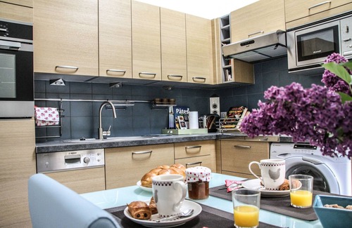 Champs-sur-Marne Cottage | Luxury cottage facing Champs /Marne castle 20 minutes from Paris and Disneyland