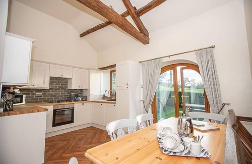 Castle Carrock Cottage | Luxury cottage with enclosed garden and 2 dogs welcome
