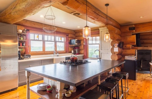 Grey Highlands House | Luxury Cottage Getaway - Perfect for Families