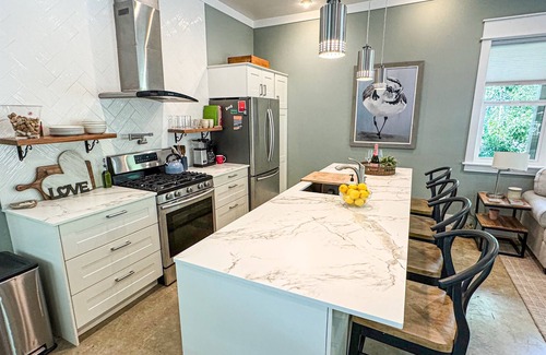 Fairhope House | Luxury Cottage|Pickleball, Dining & Downtown Walks