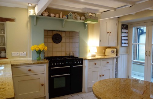 Tideswell Cottage | Luxury Cottage Sleeping 8, Pet Friendly in Historic Village of Tideswell.
