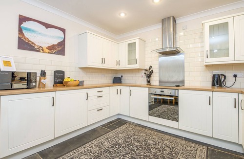 Llanfyrnach Cottage | Luxury cottage with private INDOOR hot tub & private woodlands walks