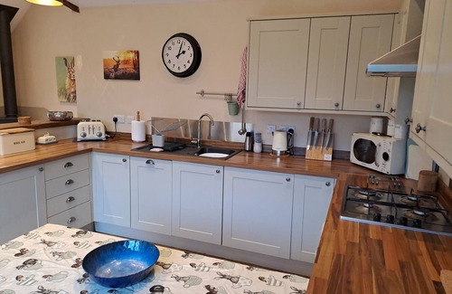Beeley Cottage | Luxury cottage with garden in Peak District near Chatsworth House, dog friendly