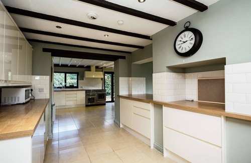 Upper Dicker House | Luxury Country Estate Perfect for Large Groups