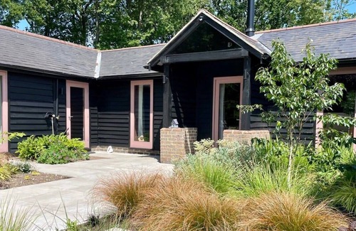 Chichester House | Luxury Countryside Haven for 10