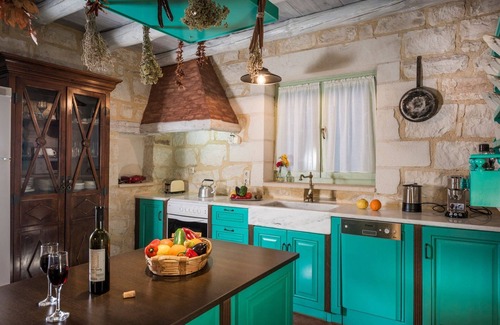 Filippos Villa | Luxury Crete Villa | Villa Petra Amanda | 4 Bedroom | Private Pool | Maza