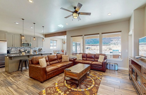 Moab South Valley House | Luxury desert condo with hot tub and mountain views - near town