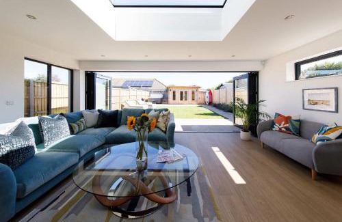 East Wittering House | Luxury designer coastal home for 10 with hot tub