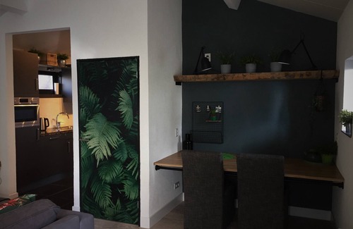 Schoorl House | Luxury detached 2-person bungalow on a main road in a wooded area