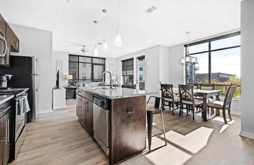 Rolling Mill Hill Condo | Luxury Downtown 2 bed 2 bath corner unit- #304