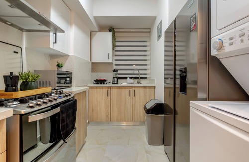 Ensanche Naco Condo | Luxury Downtown Stay ~ 11th FL ~ Jacuzzi, Gym, City Views @Naco
