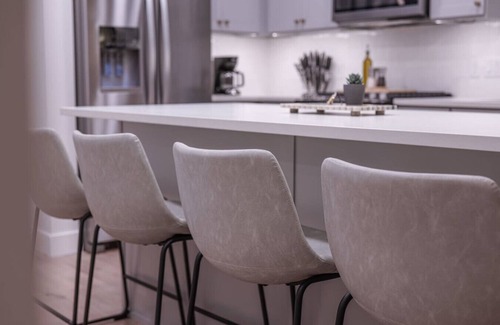 Downtown Salt Lake City Apartment | Luxury Downtown 1BR 1BA - Pool/Gym/Pkg/Bowls+More!