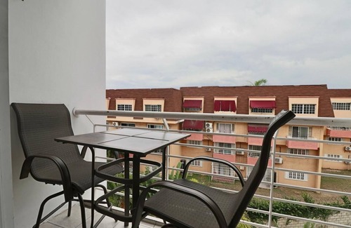 New Kingston Condo | Luxury DreamCondo with Pool!
