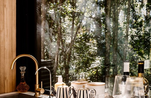 Peachester Apartment | Luxury Eco Pod - Sunny Coast Escape!