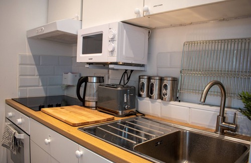 Bishop's Stortford Apartment | Luxury ensuite apartment with terrace and full kitchen