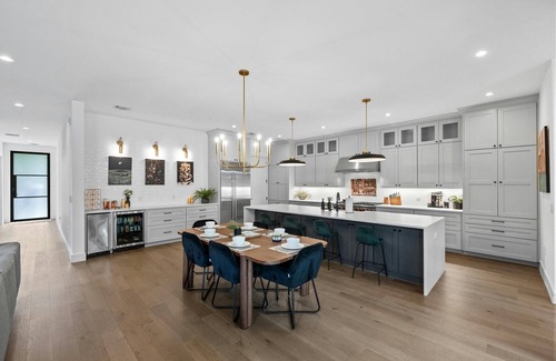 Bouldin House | Luxury Escape in Austin’s Iconic Bouldin Creek Perfect Location + Private Pool!