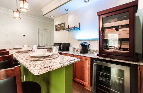 Cliftondale Apartment | Luxury Fairburn Suite with Wooded View