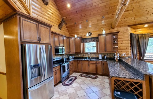 Necedah House | Luxury Family Cabin in a forest with a private pond