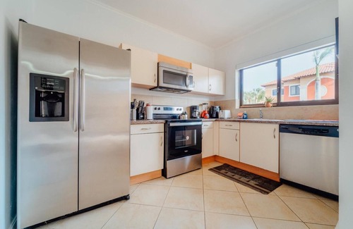 Gold Coast House | Luxury Family Home with Amenities