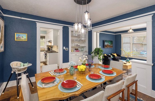West Woodland House | Luxury Family Retreat! ~ PacMan ~ Peloton ~ DogsOK