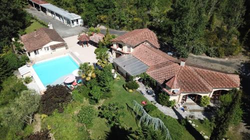 Tourdun Villa | Luxury family villa in the heart of Gascony. Large pool & gorgeous view