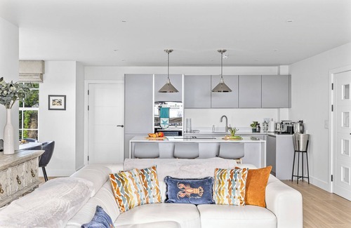 Carlyon Bay Apartment | Luxury for 6 near Fowey & Eden Project - Beach & Golf
