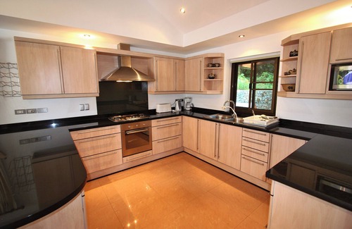Kata Villa | Luxury Four Bed Villa Jasmine, infinity pool, full staff , chef and breakfasts