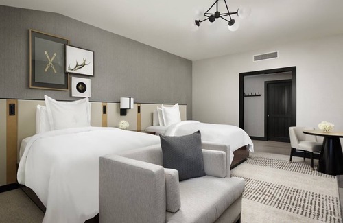 Vail Hotel | Luxury Four Seasons 2 Doubles Hotel Room - walk to Gondola One