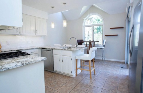 Weatogue Condo | Luxury, fully furnished, dog friendly townhouse with attached garage.