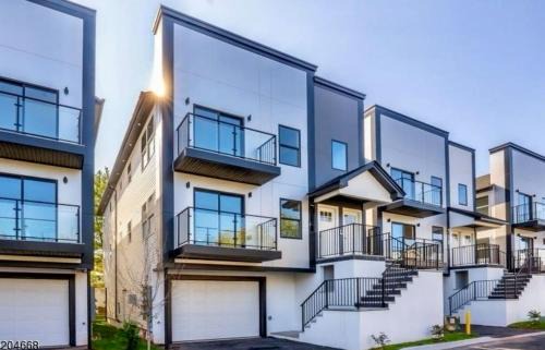 Elizabeth House | Luxury Gated NYC Theme 3BR 2B with Parking by EWR